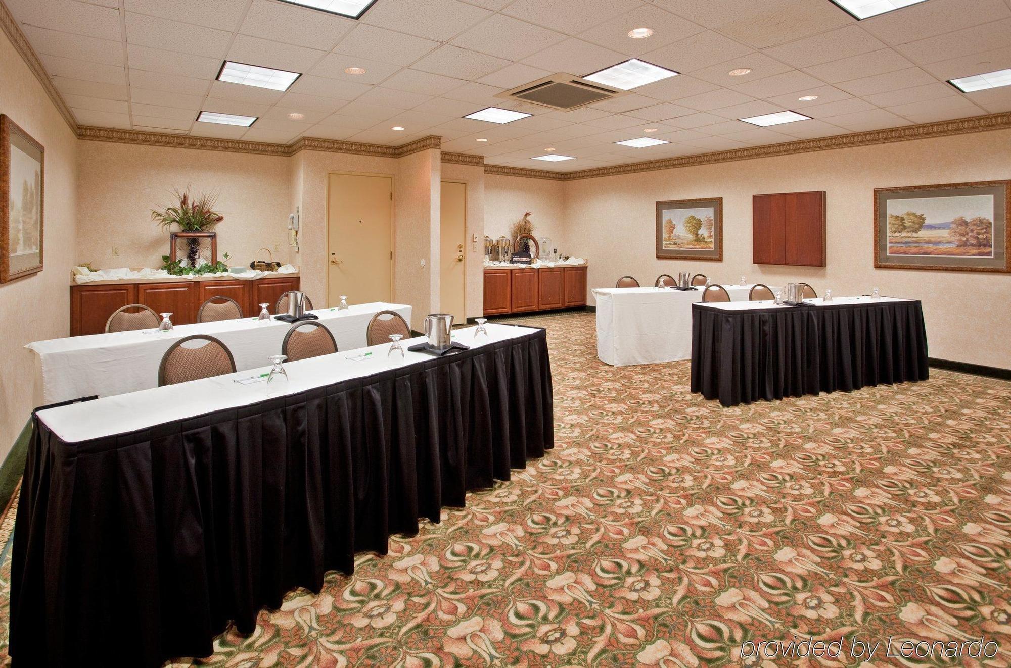 Holiday Inn Wichita East I-35 By Ihg Zařízení fotografie